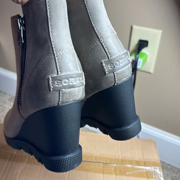 NWT • SOREL • Joan Uptown Zip Bootie • 
🖤🩶 Gray/Black 🩶🖤 • Size 8.5 • - Picture 9 of 17